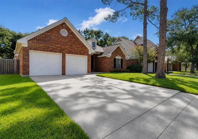 4th image of 14527 Circlewood Wy, Houston, TX 77062 | MLS# 62225626