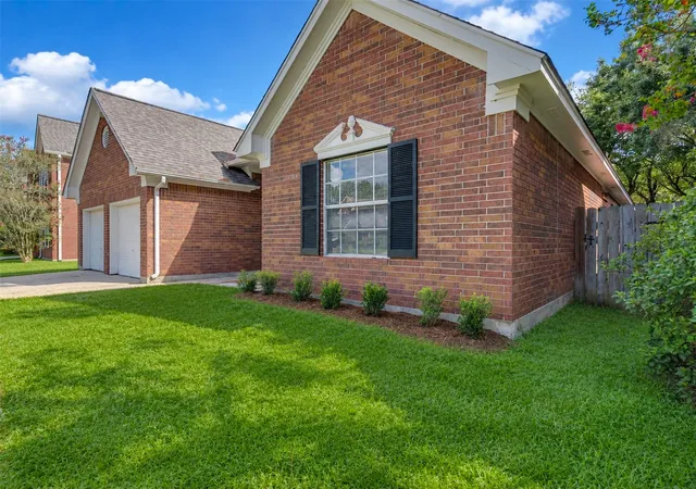 5th image of 14527 Circlewood Wy, Houston, TX 77062 | MLS# 62225626