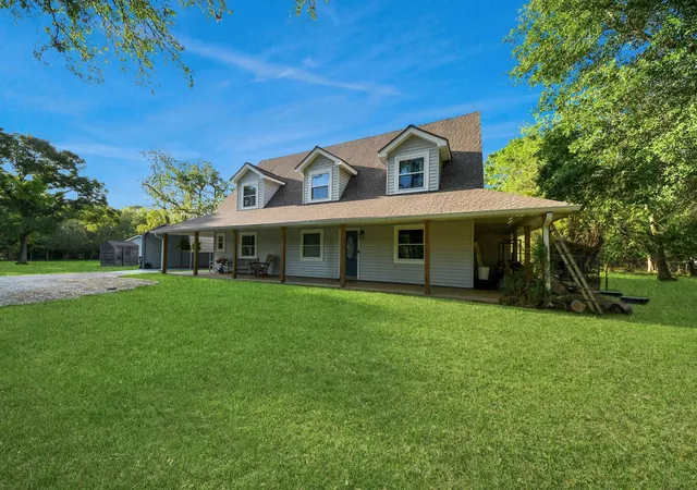Homes for sale in Damon, TX | 20202 Deer Run Rd, Damon, TX 77430 | MLS# 61921563