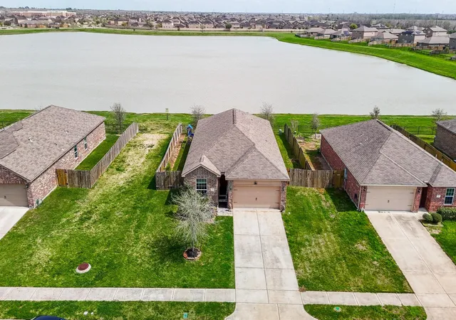Homes for sale in Rosharon, TX | 9803 Garnet Grove Dr, Rosharon, TX 77583 | MLS# 31931795