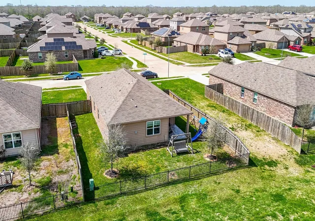Homes for sale in Rosharon, TX | 9803 Garnet Grove Dr, Rosharon, TX 77583 | MLS# 31931795