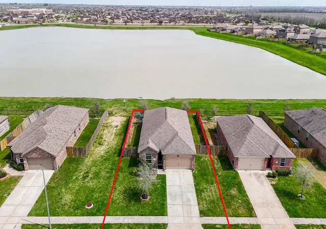 Homes for sale in Rosharon, TX | 9803 Garnet Grove Dr, Rosharon, TX 77583 | MLS# 31931795