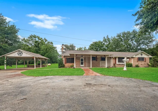 Photo 3 of Sale Pending at 700 Fm 2693 Rd W, New Waverly, TX 77358 | MLS# 54046800 | Listing updated on 2026-09-22