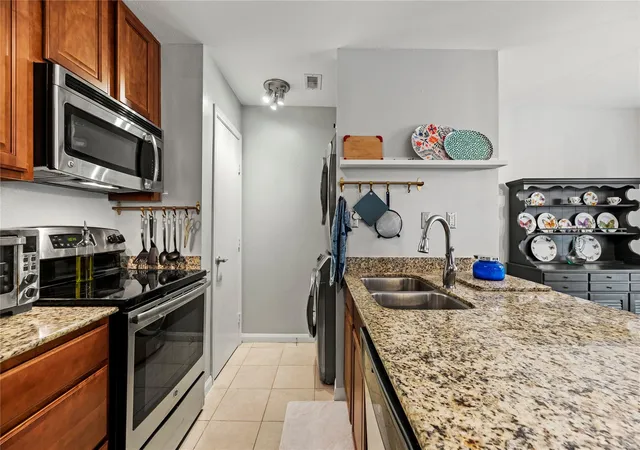 3rd image of 5343 Richmond Ave #30, Houston, TX 77056 | MLS# 38892644
