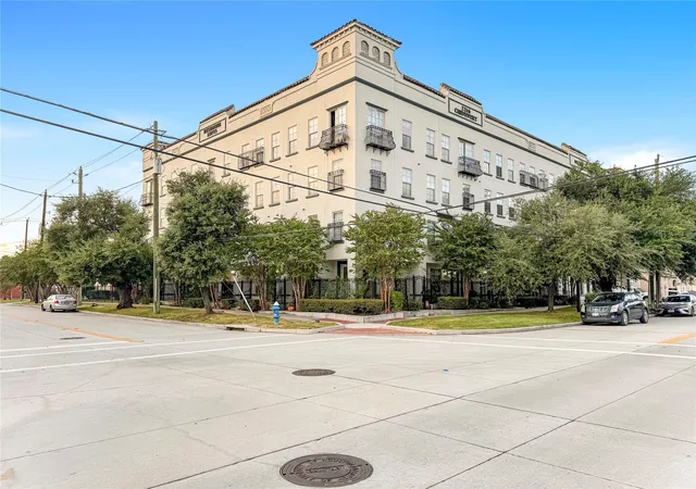 2nd image of 2216 Chenevert St, Houston, TX 77003