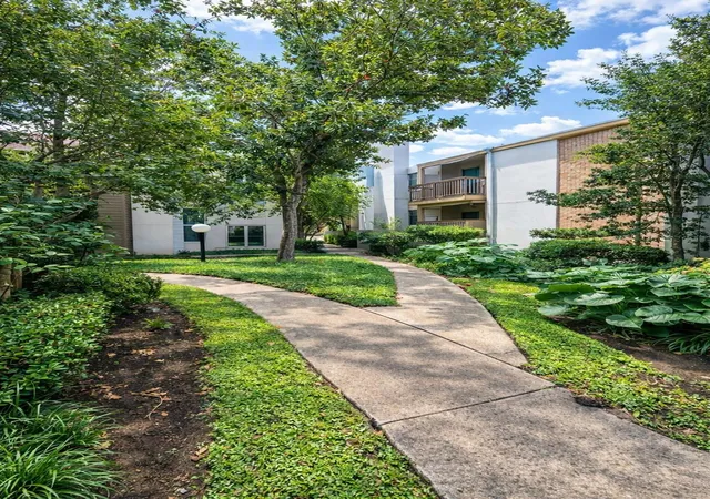 2nd image of 10047 Westpark Dr #73, Houston, TX 77042 | MLS# 66664191