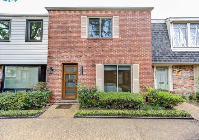 Photo 2 of Townhouse for sale at 6337 Briar Rose Dr #145, Houston, TX 77057 | MLS# 3828883 | Listing updated on 2026-07-28