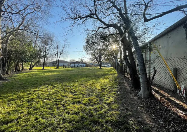 4th image of 6401 Kassarine Pass, Houston, TX 77033 | MLS# 84038940