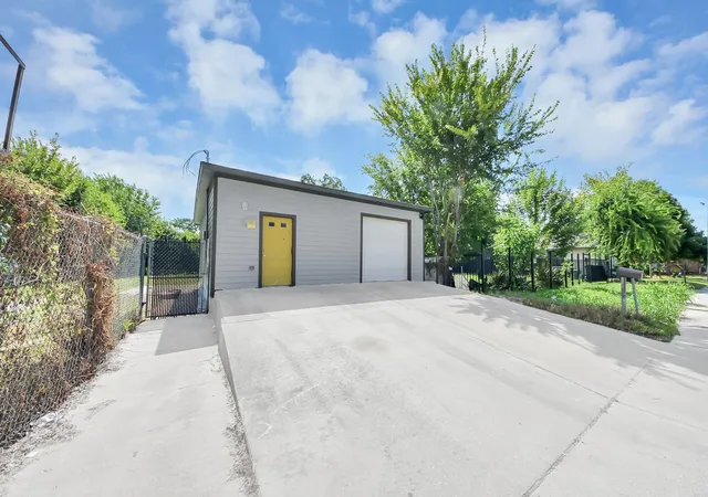 Photo 2 of Land for sale at 10340 Aldine Westfield Rd, Houston, TX 77093 | MLS# 7979559 | Listing updated on 2026-09-18
