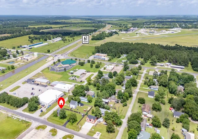 Homes for sale in Anahuac, TX | 201 E Texas Ave S, Anahuac, TX 77514 | MLS# 12964267