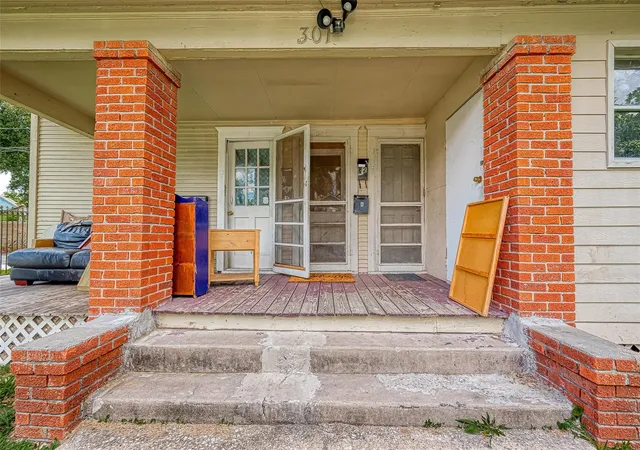 3rd image of 301 Grace St, Houston, TX 77003