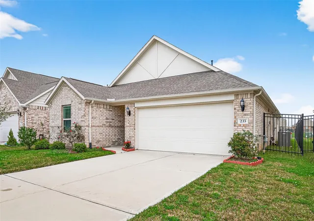 Photo 2 of Single family home for sale at 233 Bonita Beach Dr, Katy, TX 77493 | MLS# 54077242 | Listing updated on 2026-09-14