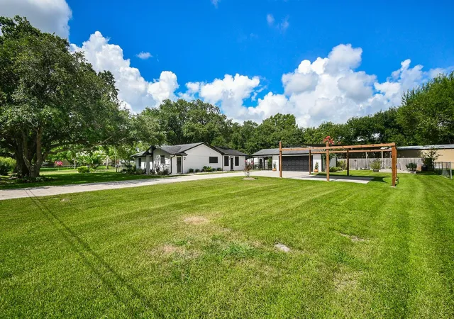 33rd image of 16902 Berry Rd, Pearland, TX 77584 | MLS# 74221863