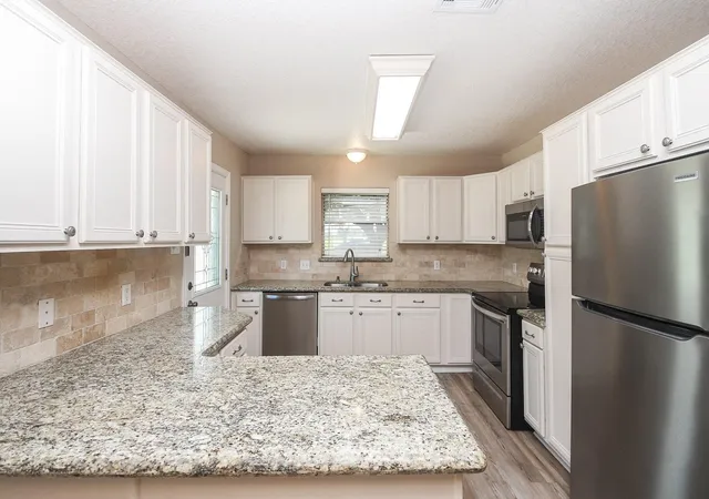 3rd image of 16902 Berry Rd, Pearland, TX 77584 | MLS# 74221863