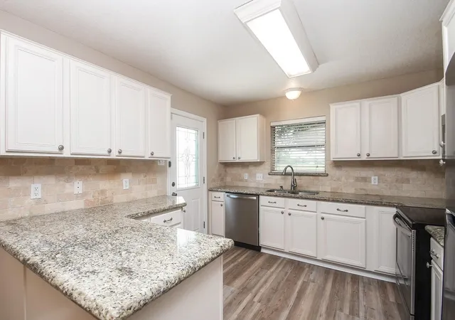 4th image of 16902 Berry Rd, Pearland, TX 77584 | MLS# 74221863