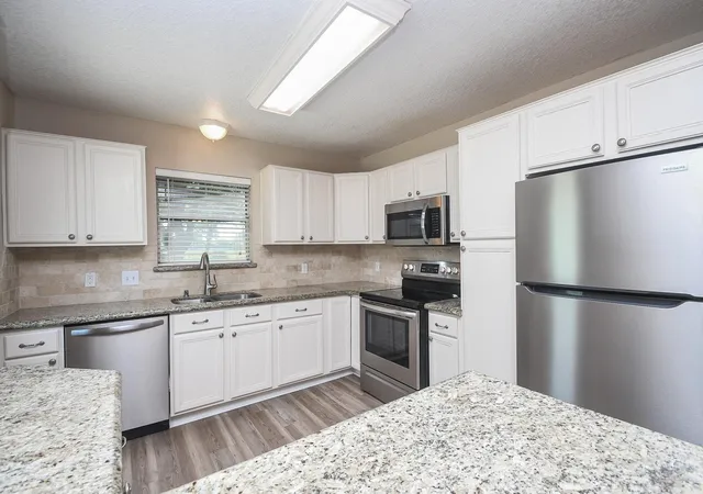 5th image of 16902 Berry Rd, Pearland, TX 77584 | MLS# 74221863