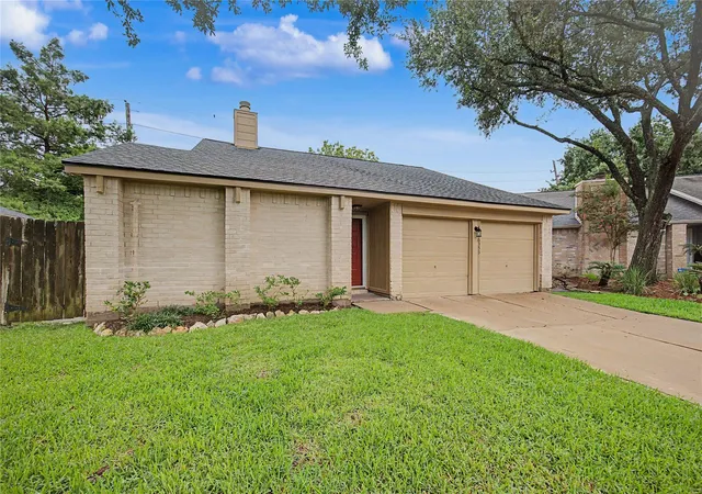 Photo 1 of Single family home for sale at 16355 La Luna Dr, Houston, TX 77083 | MLS# 64745232 | Listing updated on 2026-09-10
