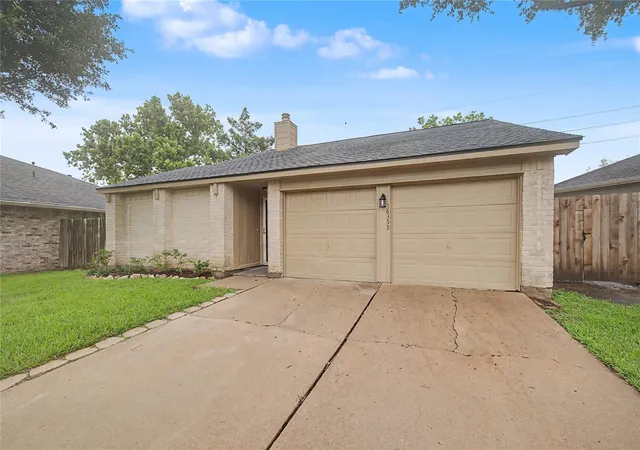 Photo 3 of Single family home for sale at 16355 La Luna Dr, Houston, TX 77083 | MLS# 64745232 | Listing updated on 2026-09-10