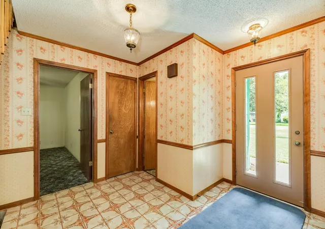 Photo 4 of Sale Pending at 204 Sleepy Hollow Dr, Lake Jackson, TX 77566 | MLS# 3113641 | Listing updated on 2026-09-20