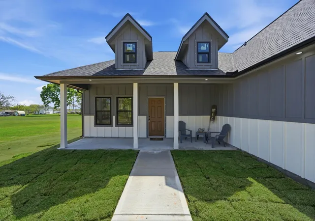 Homes for sale in West Columbia, TX | 612 Austin St, West Columbia, TX 77486 | MLS# 29836483