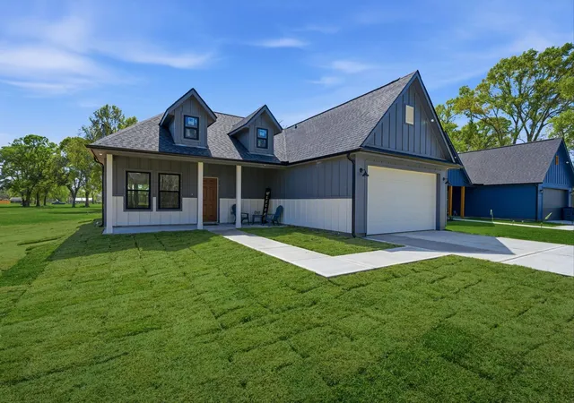 Homes for sale in West Columbia, TX | 612 Austin St, West Columbia, TX 77486 | MLS# 29836483