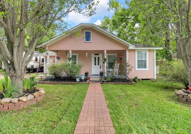 Photo 1 of Single family home for sale at 120 Willow St, Humble, TX 77338 | MLS# 28060741 | Listing updated on 2026-08-08