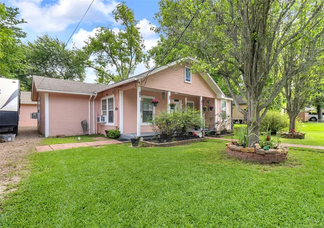Photo 4 of Single family home for sale at 120 Willow St, Humble, TX 77338 | MLS# 28060741 | Listing updated on 2026-08-08