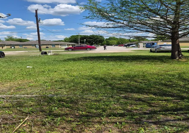 3rd image of 410 Ella St, Navasota, TX 77868 | MLS# 11028239