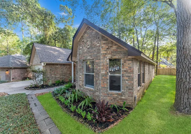 3rd image of 128 E Park Dr, Conroe, TX 77356 | MLS# 72858042