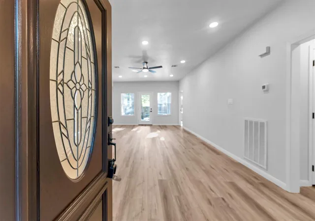 4th image of 128 E Park Dr, Conroe, TX 77356 | MLS# 72858042