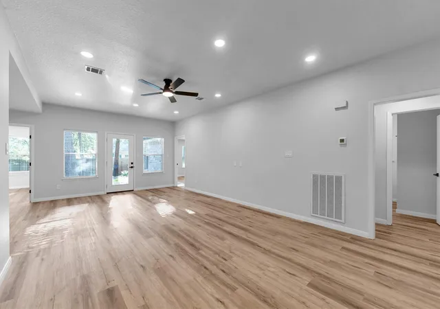 5th image of 128 E Park Dr, Conroe, TX 77356 | MLS# 72858042