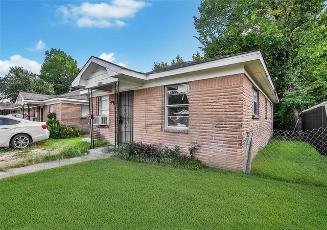 Photo 1 of Multi family home for sale at 2311 Kabee St, Houston, TX 77020 | MLS# 20623088 | Listing updated on 2026-08-31