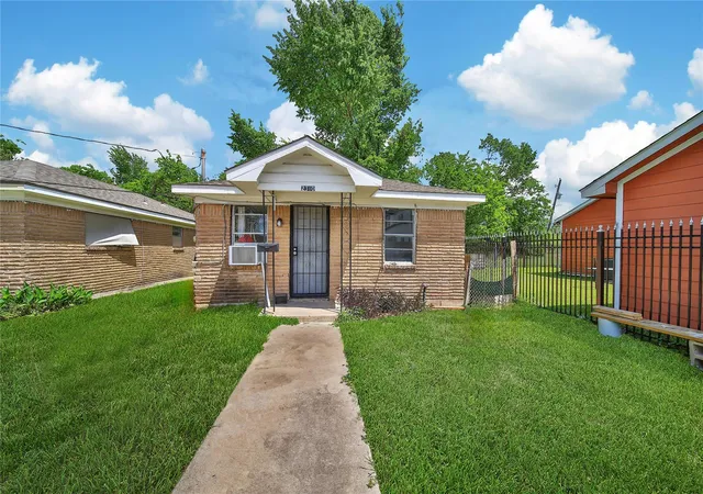Photo 3 of Multi family home for sale at 2311 Kabee St, Houston, TX 77020 | MLS# 20623088 | Listing updated on 2026-08-31