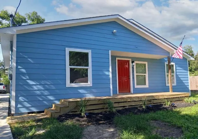 Photo 2 of Single family home for sale at 3311 Collingsworth St, Houston, TX 77026 | MLS# 14032405 | Listing updated on 2026-09-13