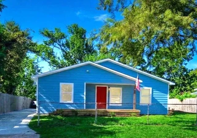 Photo 3 of Single family home for sale at 3311 Collingsworth St, Houston, TX 77026 | MLS# 14032405 | Listing updated on 2026-09-13