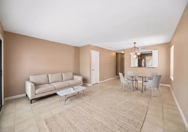 Photo 3 of Sale Pending at 2501 Tarrytown Mall #72, Houston, TX 77057 | MLS# 59200327 | Listing updated on 2026-09-10