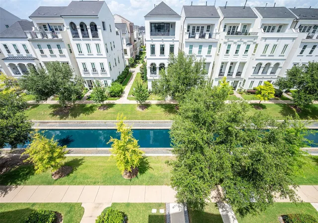 Photo 4 of Single family home for sale at 814 Dunleigh Meadows Ln, Houston, TX 77055 | MLS# 51591990 | Listing updated on 2026-09-09