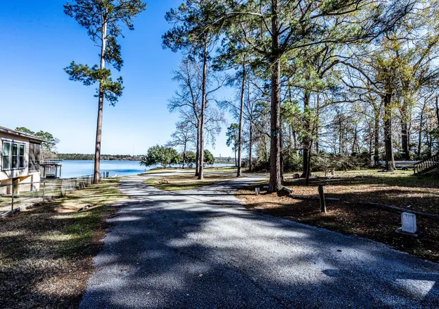 2nd image of 191 Willow Bnd, Onalaska, TX 77360 | MLS# 82847985