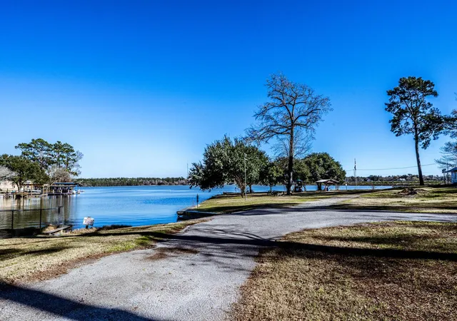 5th image of 191 Willow Bnd, Onalaska, TX 77360 | MLS# 82847985