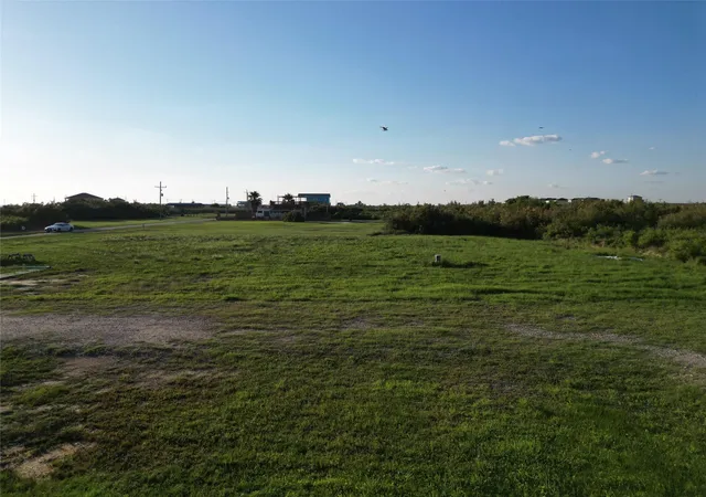 Homes for sale in Gilchrist, TX | 2310 Gumbo Dr, Gilchrist, TX 77617 | MLS# 27811576