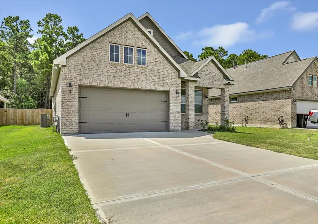 Photo 2 of Single family home for sale at 525 Little Spring Ct, Anahuac, TX 77514 | MLS# 93008945 | Listing updated on 2026-09-16
