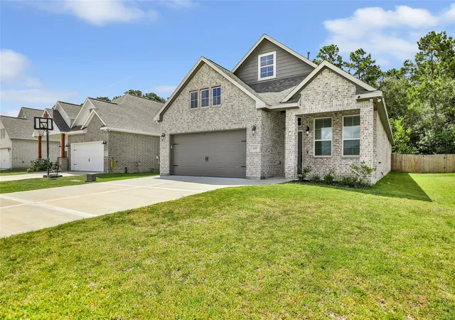 Photo 2 of Single family home for sale at 525 Little Spring Ct, Anahuac, TX 77514 | MLS# 93008945 | Listing updated on 2026-09-16