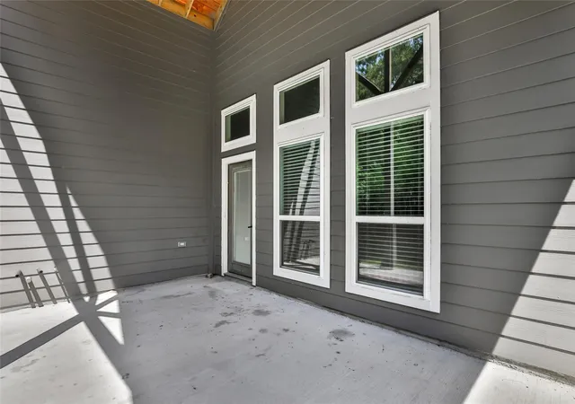 Photo 4 of Single family home for sale at 525 Little Spring Ct, Anahuac, TX 77514 | MLS# 93008945 | Listing updated on 2026-09-16