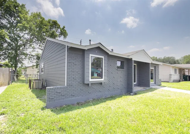 3rd image of 3309 Proswimmer St, Houston, TX 77088 | MLS# 85986067