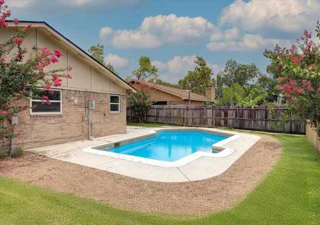 Photo 3 of Single family home for sale at 15507 Sierra Valle Dr, Houston, TX 77083 | MLS# 79189128 | Listing updated on 2026-09-22