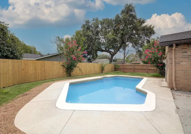 Photo 3 of Single family home for sale at 15507 Sierra Valle Dr, Houston, TX 77083 | MLS# 79189128 | Listing updated on 2026-09-22