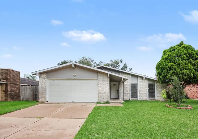 Photo 1 of Single family home for sale at 15430 Camino Del Sol Dr, Houston, TX 77083 | MLS# 40703696 | Listing updated on 2026-09-10