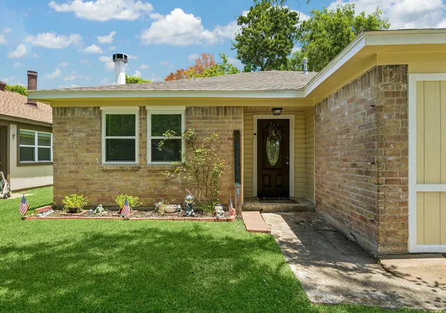 25th image of 425 S Brownell St, La Porte, TX 77571 | MLS# 70851009