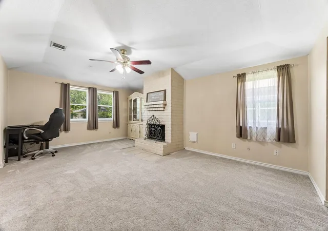 4th image of 425 S Brownell St, La Porte, TX 77571 | MLS# 70851009