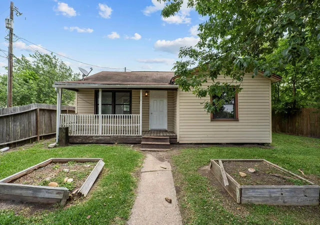 Single family home for sale at 810 23rd Street N, Texas City, TX 77590 | MLS# 31235956